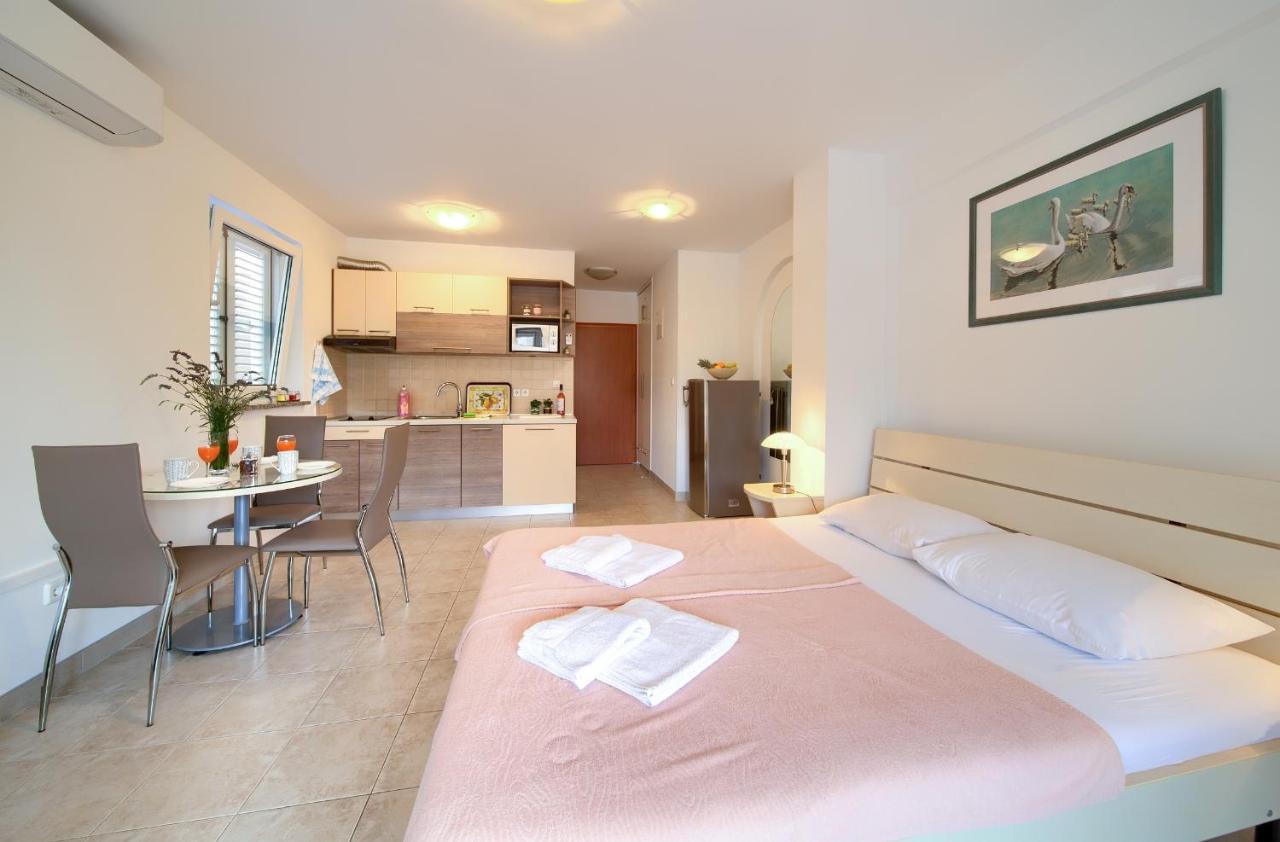 Apartments Ivica Krk Island シロ エクステリア 写真